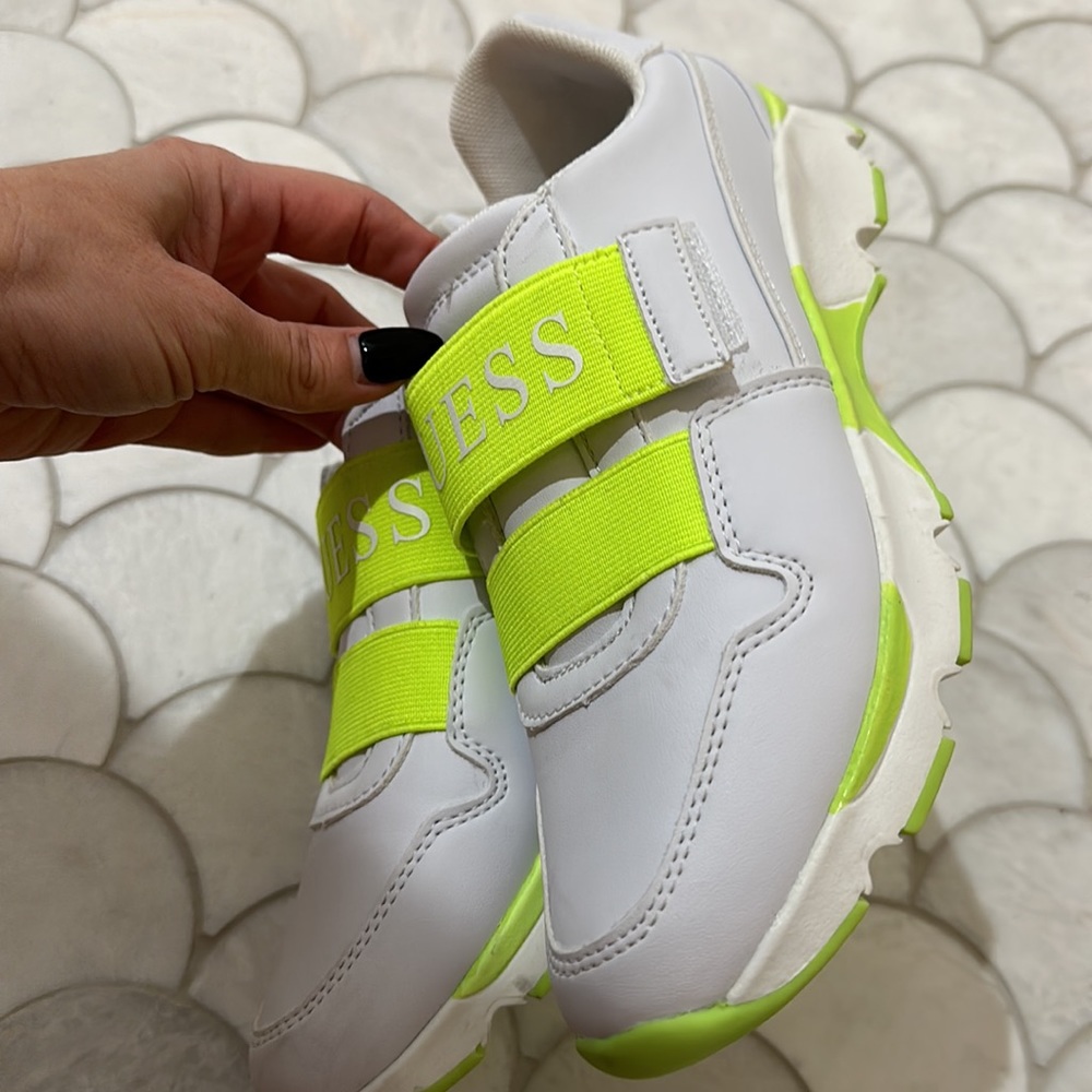 BRAND NEW GUESS LOS ANGELES BRIGHT FLORESCENT YELLOW AND WHITE TENNIS SHOES!